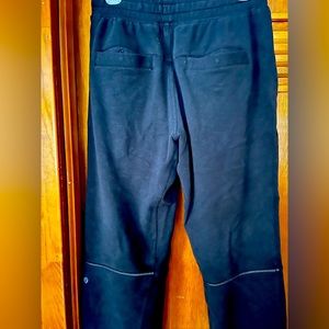 Size M Lululemon sweatpants